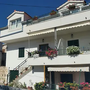https://viktorija-apartments.hotels-in-trogir.com