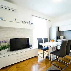 https://central-palace-apartment.hotelinzadar.com