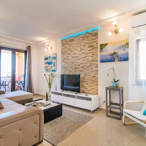 https://charming-house-on-the-beach.pula-hotels.org