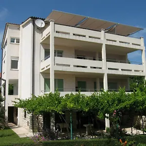 Apartment Petrinic V, Pula